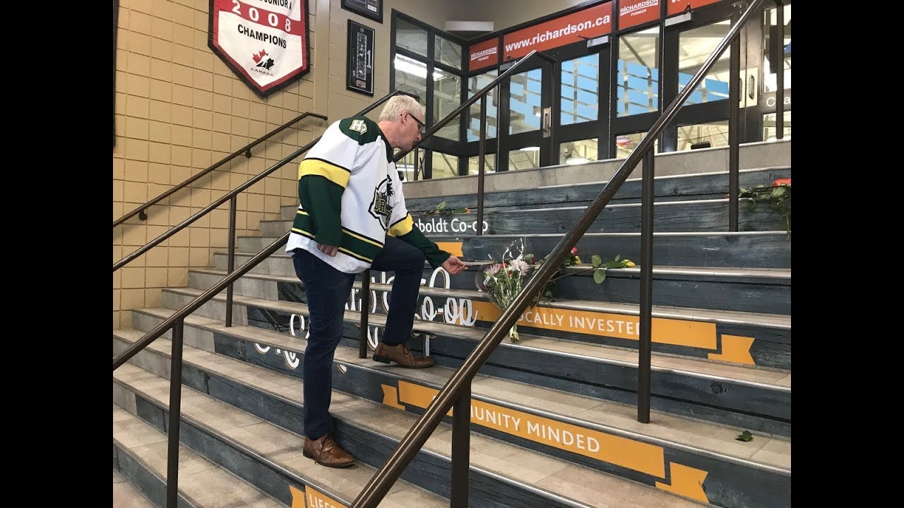 15 dead in Humboldt Broncos hockey team bus crash