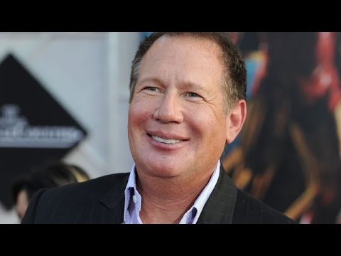 Legendary Comedian Garry Shandling Dead At 66 - Newsy