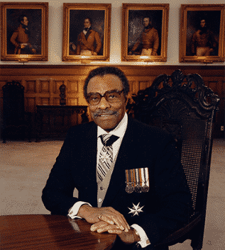 Honourable_Lincoln_MacCauley