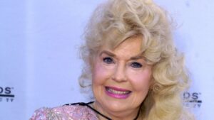 81 year old Beverly Hillbillies star Donna Douglas died