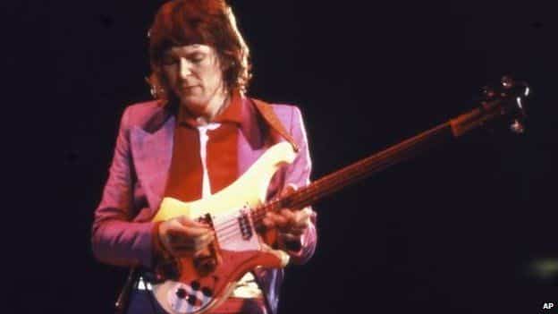Yes bass guitarist Chris Squire dies aged 67