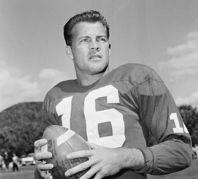 Frank Gifford died suddenly at his home
