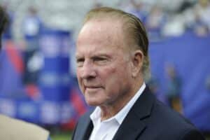 Hall of Famer Frank Gifford dies at age 84 2 Former New York Giants player Frank Gifford looks on before an NFL football game between the New York Giants and the Denver Broncos Sunday, Sept. 15, 2013, in East Rutherford, N.J. (AP Photo/Bill Kostroun)