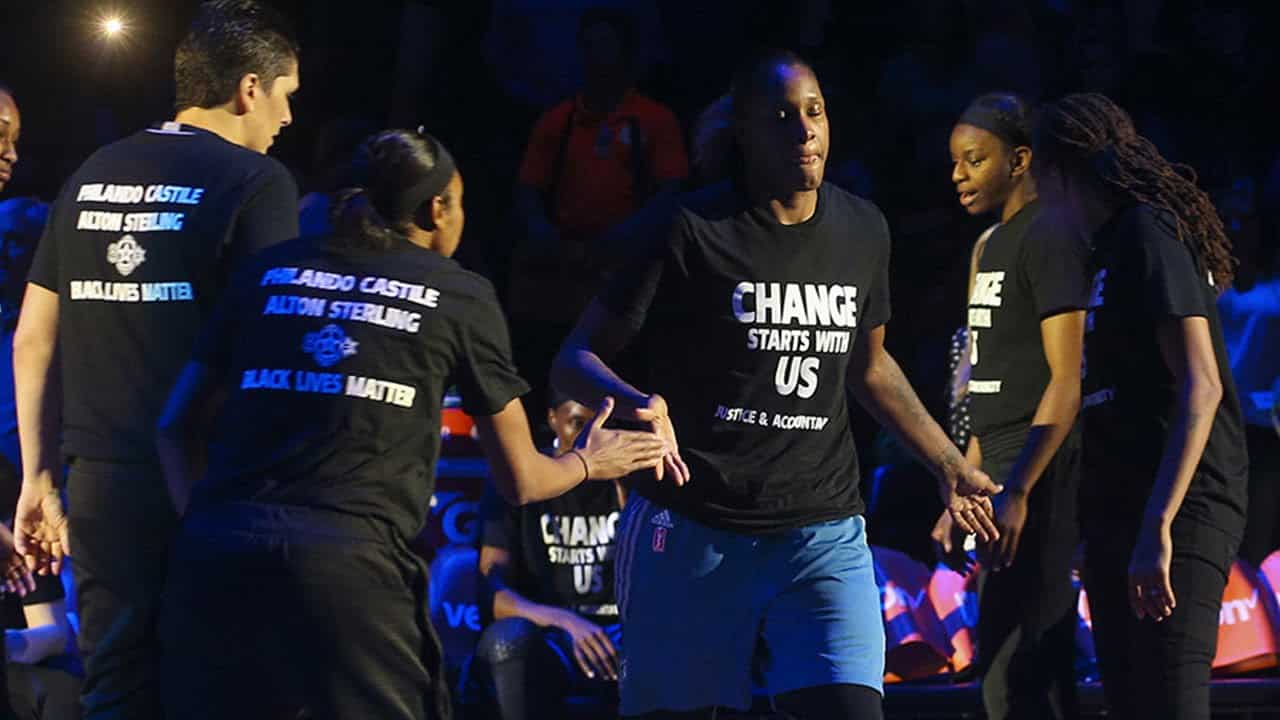 Cops Abandon Post After Athletes Honor Victims
